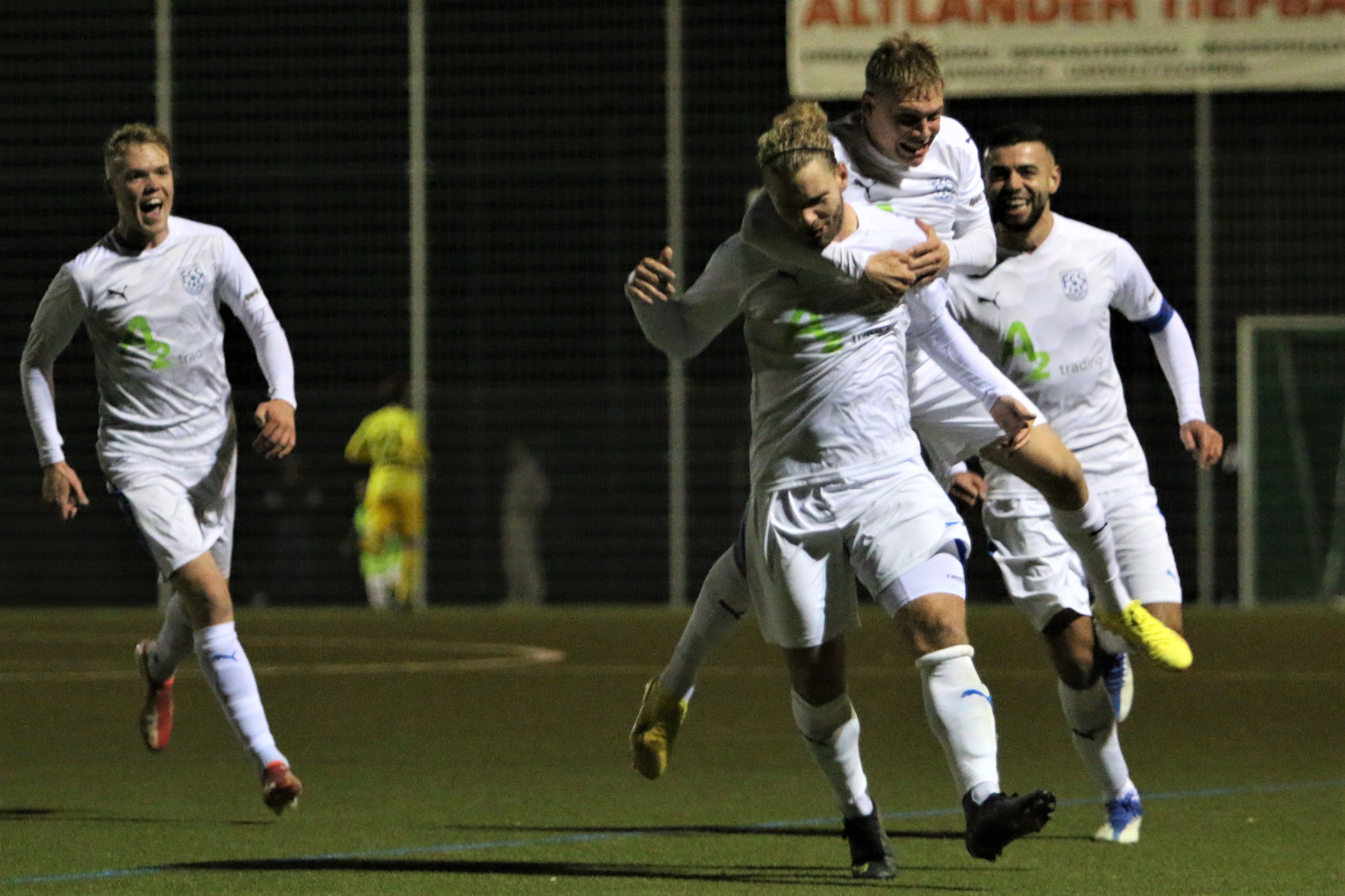 Der Freistoßspezi hat zugeschlagen: Dino Fazlic nach seinem Treffer zum 2:1! Foto: Johannes Speckner.